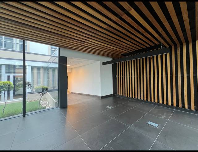 1,066M² OFFICE TO LET IN SANDHURST